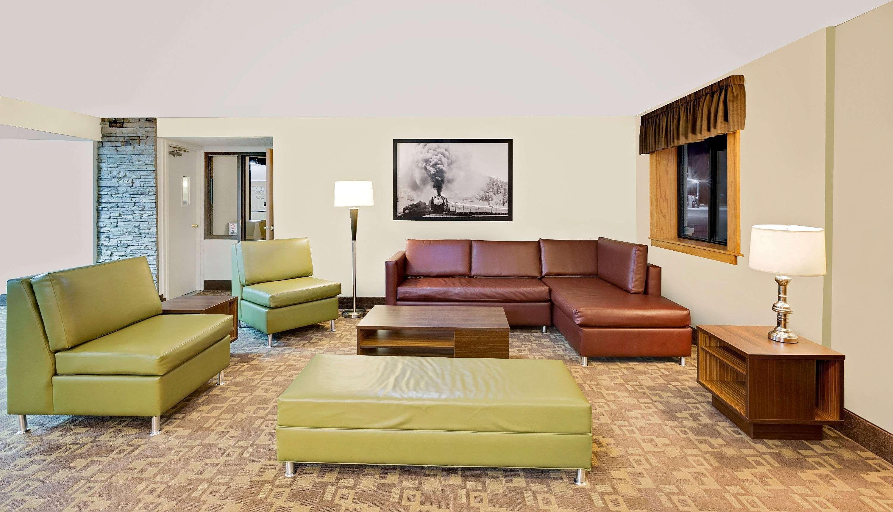 Super 8 By Wyndham St. James Экстерьер фото